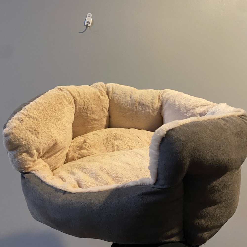 Cozy Two-Tone Pet Bed